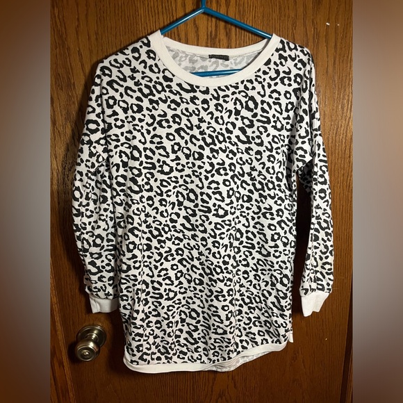 Yi Ren Yi Black and White Cheetah Print Sweatshirt - Picture 1 of 3